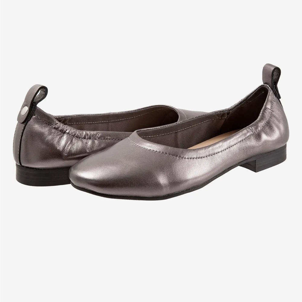 Trotters Metallic Flats